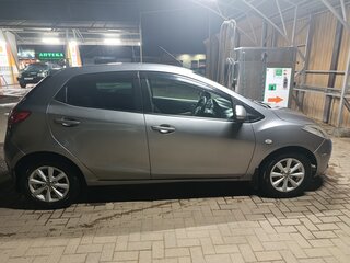 2009 Mazda Demio III (DE), серебристый, 565000 рублей, вид 3