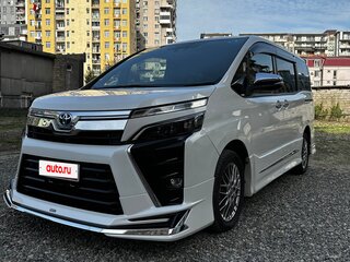 2021 Toyota Voxy III (R80) Рестайлинг, белый, 2700000 рублей, вид 2