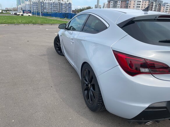 2012 Opel Astra GTC J Рестайлинг, белый, 750000 рублей - вид 5