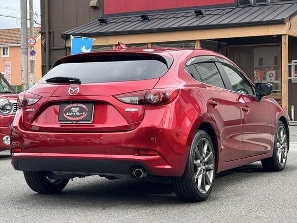 2018 Mazda Axela III Рестайлинг, красный, 1180000 рублей - вид 3