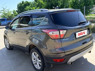 2017 Ford Kuga II Рестайлинг, серый, 1700000 рублей, вид 3
