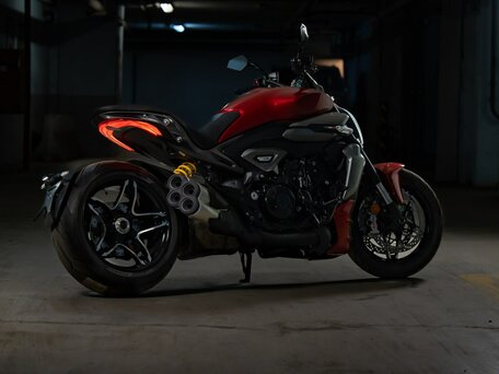 2026 Ducati XDiavel V4, пурпурный, 3390000 рублей, вид 4