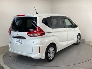 2021 Honda Freed II Рестайлинг, белый, 1178009 рублей, вид 3