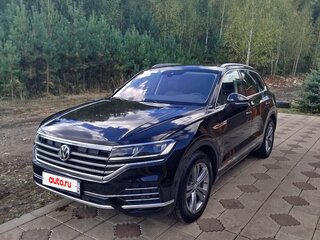 2020 Volkswagen Touareg III, чёрный, 4500000 рублей, вид 2