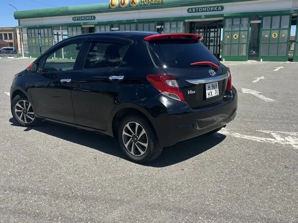 2016 Toyota Vitz III (XP130) Рестайлинг, чёрный - вид 6