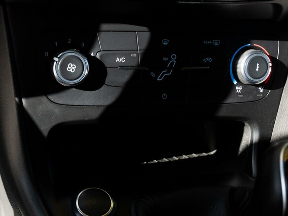 2016 Ford Focus III Рестайлинг, жёлтый, 1149000 рублей - вид 18