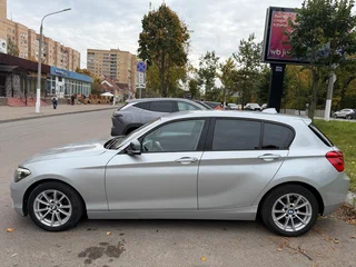 2017 BMW 1 серии 118i II (F20/F21) Рестайлинг 2, серебристый, 1450000 рублей, вид 5