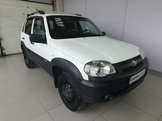 2019 Chevrolet Niva I Рестайлинг, белый, 750000 рублей, вид 4
