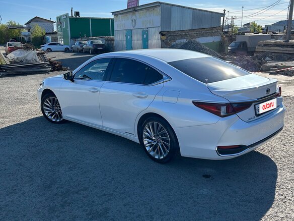2021 Lexus ES 300h VII, белый, 4110000 рублей - вид 5