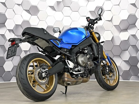 2024 Yamaha XSR900, синий, 1097000 рублей - вид 6
