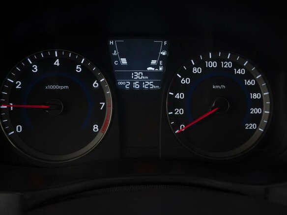 2012 Hyundai Solaris I, фиолетовый, 525000 рублей - вид 11