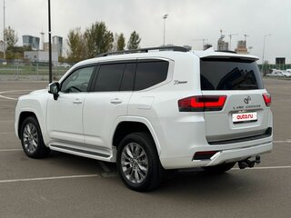 2022 Toyota Land Cruiser 300 Series, белый, 8200000 рублей, вид 4