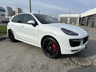 2017 Porsche Cayenne GTS II Рестайлинг (958), белый, 4900000 рублей, вид 2