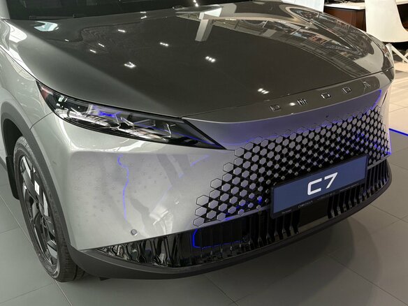 2026 Omoda C7, серебристый, 3499000 рублей - вид 2