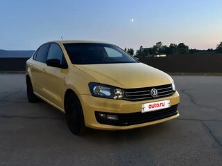 2018 Volkswagen Polo V Рестайлинг, жёлтый, 670000 рублей, вид 2