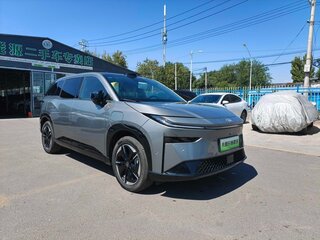2026 Toyota bZ3X 58.3 kWh, серебристый, 3333666 рублей, вид 3