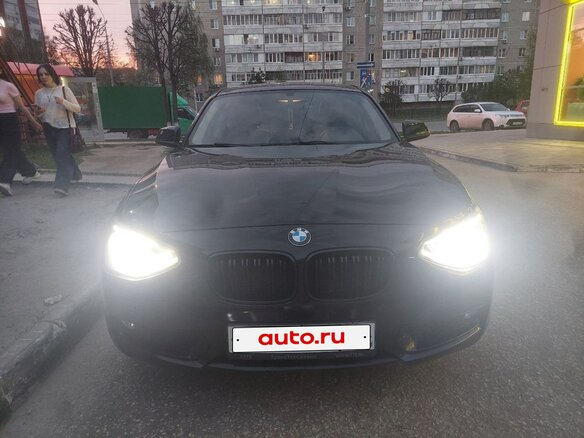 2012 BMW 1 серии 118i II (F20/F21), чёрный, 1040000 рублей - вид 2