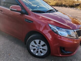 2014 Kia Rio 5-speed III, красный, 800000 рублей, вид 2
