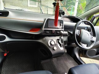 2017 Toyota Sienta II, коричневый, 1335000 рублей, вид 2