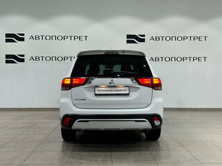 2022 Mitsubishi Outlander III Рестайлинг 3, белый, 2369000 рублей, вид 4