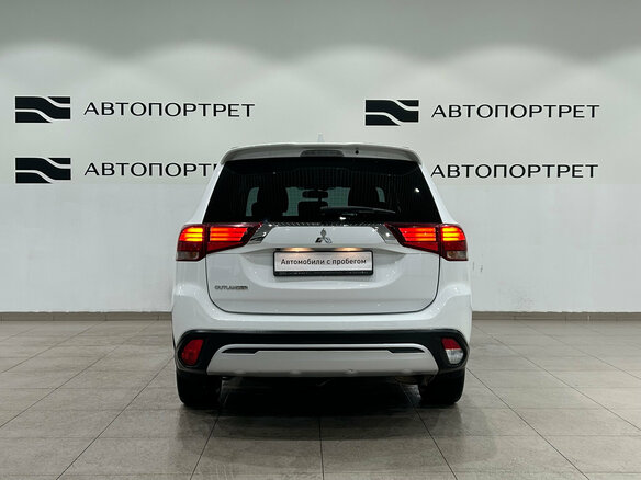 2022 Mitsubishi Outlander III Рестайлинг 3, белый, 2369000 рублей - вид 3