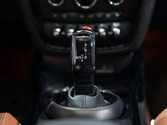 2023 Mini Clubman Cooper II Рестайлинг, серый, 3040000 рублей - вид 19