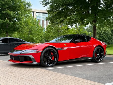 2025 Ferrari 12Cilindri, красный, 58400000 рублей, вид 3