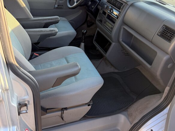 2002 Volkswagen Multivan T4, серебристый, 915000 рублей - вид 9