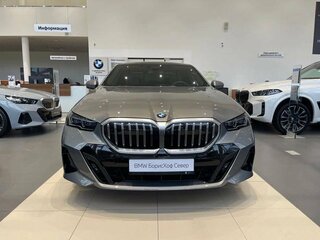 2026 BMW 5 серии 530i xDrive VIII (G60/G61/G68), серый, 10800000 рублей, вид 2
