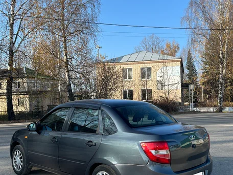 2016 Lada (ВАЗ) Granta I, серебристый, 410000 рублей, вид 3
