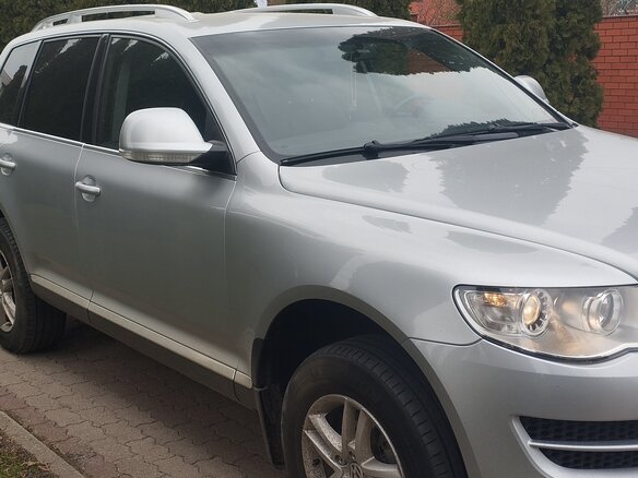 2009 Volkswagen Touareg I Рестайлинг, серебристый, 1850000 рублей - вид 4