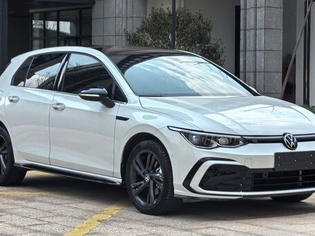 2023 Volkswagen Golf VIII, белый, 1950000 рублей, вид 3
