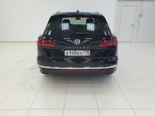 2019 Volkswagen Touareg III, чёрный, 5198000 рублей, вид 4