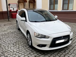 2013 Mitsubishi Lancer X Рестайлинг, белый, 1200000 рублей, вид 3