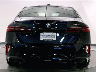 2025 BMW 5 серии 540i xDrive VIII (G60/G61/G68), чёрный, 9905909 рублей, вид 5