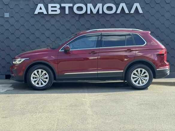 2021 Volkswagen Tiguan II Рестайлинг, красный, 2450000 рублей - вид 7