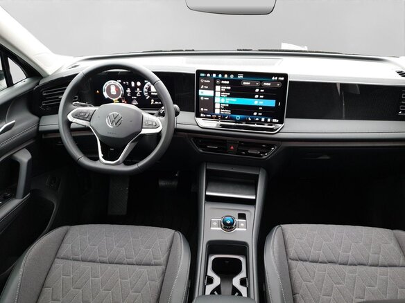 2026 Volkswagen Tiguan III, чёрный, 5239000 рублей - вид 4