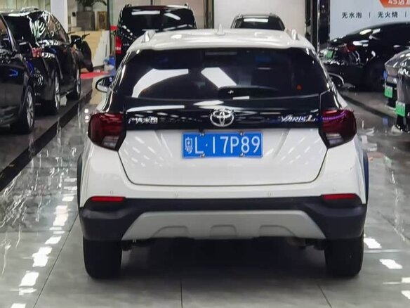 2022 Toyota Yaris L XP150 Рестайлинг, белый - вид 3