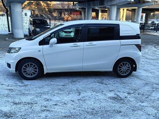2010 Honda Freed Spike I, белый, 845000 рублей, вид 4
