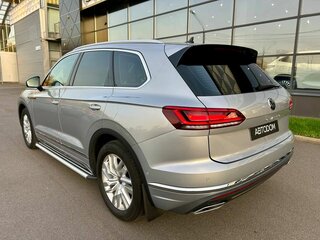 2021 Volkswagen Touareg III, серый, 5805000 рублей, вид 3