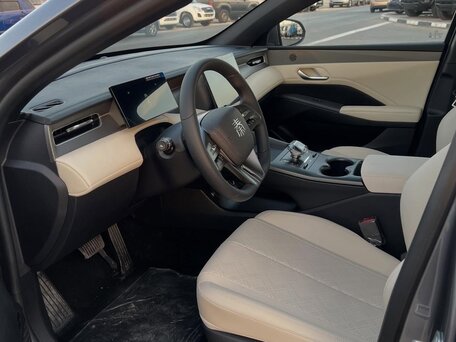 2025 BYD Qin Plus EV 420 I Рестайлинг, серый, 1690000 рублей, вид 5