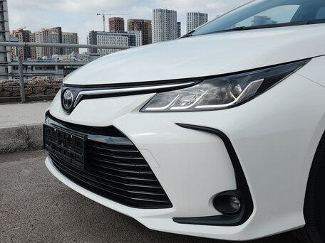 2023 Toyota Corolla XII (E210), белый, 1300000 рублей, вид 3