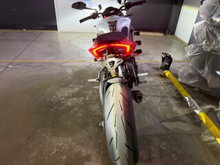2023 Ducati Streetfighter V4, серый, 3900000 рублей, вид 3