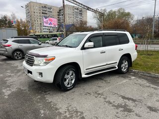 2013 Toyota Land Cruiser 200 Series Рестайлинг 1, белый, 3190000 рублей, вид 2