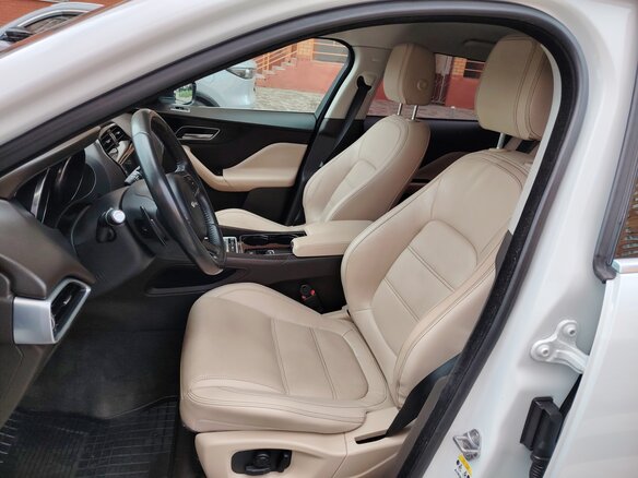 2016 Jaguar F-Pace I, белый, 1895000 рублей - вид 11