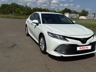 2019 Toyota Camry VIII (XV70), белый, 2800000 рублей, вид 2
