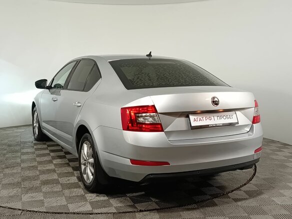 2017 Skoda Octavia III (A7), серебристый, 1240000 рублей - вид 4