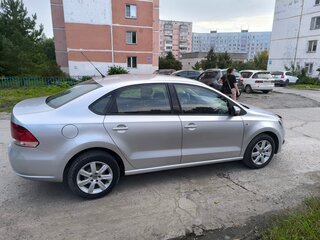 2012 Volkswagen Polo V, серебристый, 800000 рублей, вид 3