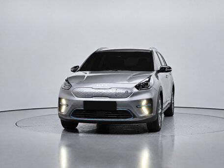 2021 Kia Niro I Рестайлинг, серебристый, 2140000 рублей, вид 2