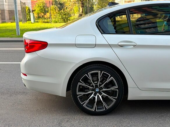 2020 BMW 5 серии 520d xDrive VII (G30/G31/G38), белый, 3590000 рублей - вид 5